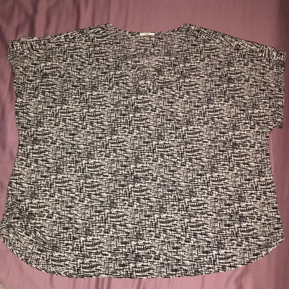 A milano woman shirt with short sleeves